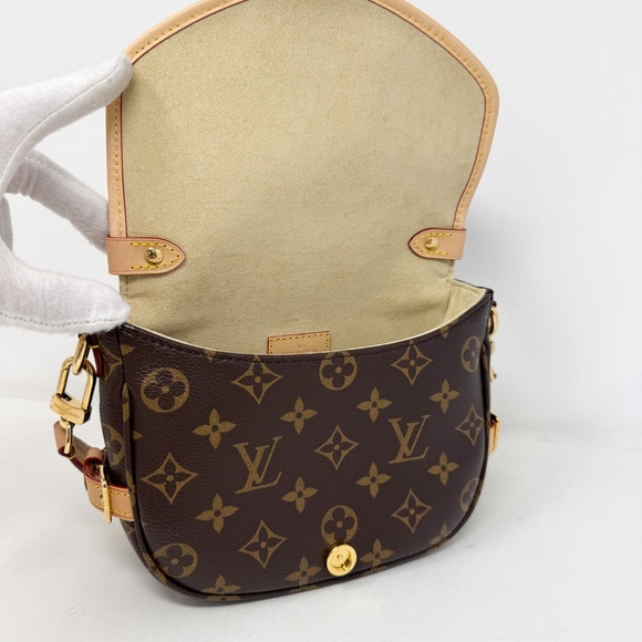 Louis Vuitton Saumur BB bag - Picture 8 of 11